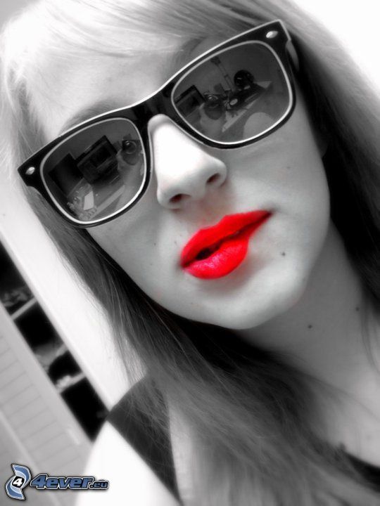 red lips, glasses