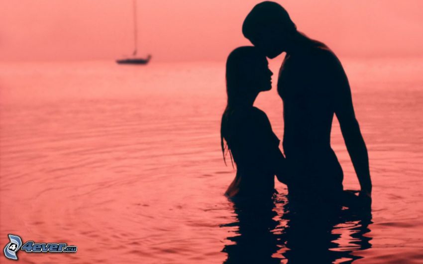 couple in the sea, silhouette of couple