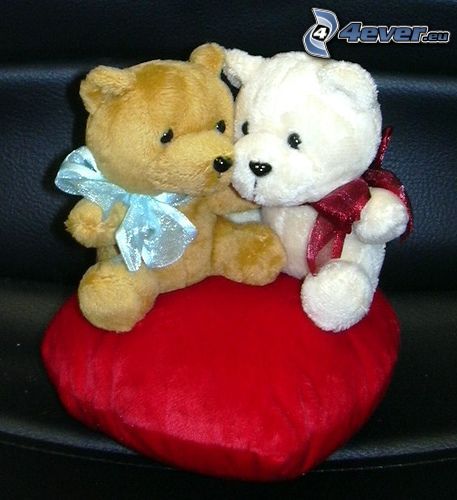 heart pillow, teddy bears