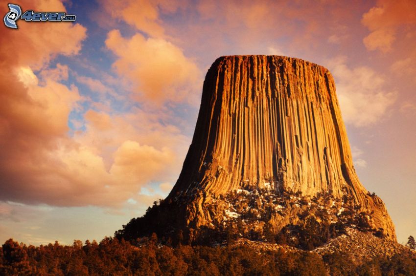 Devils Tower, clouds