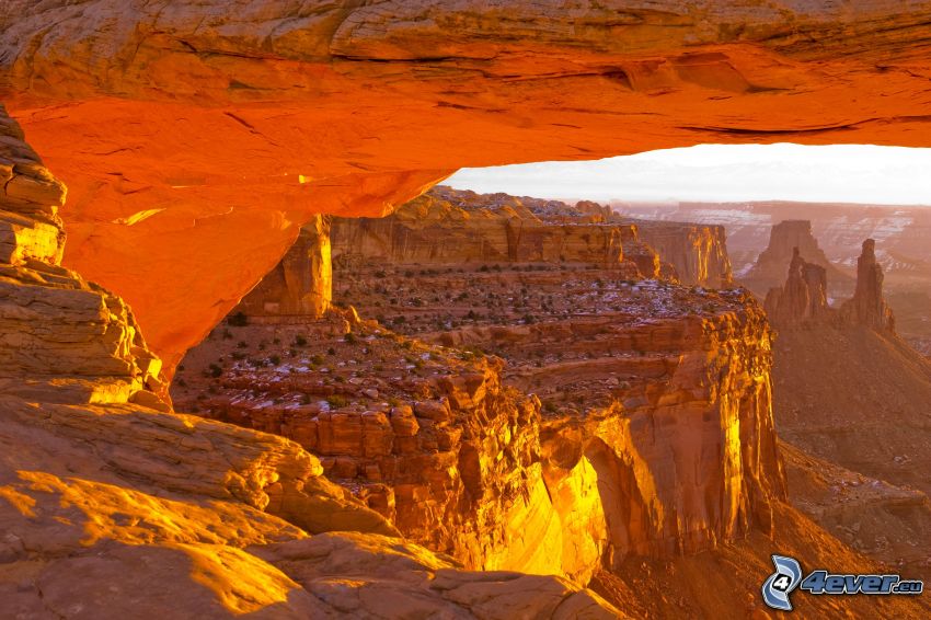 Mesa Arch, reflection of the sun