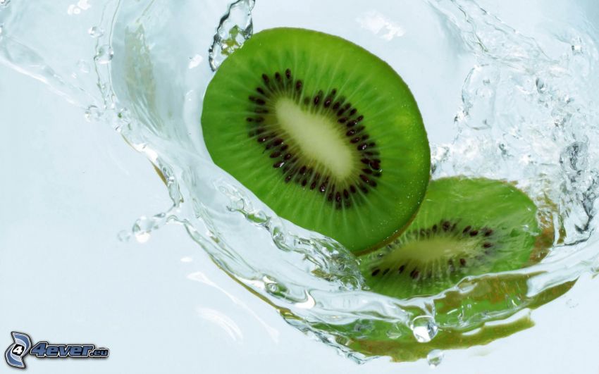 sliced kiwi, water