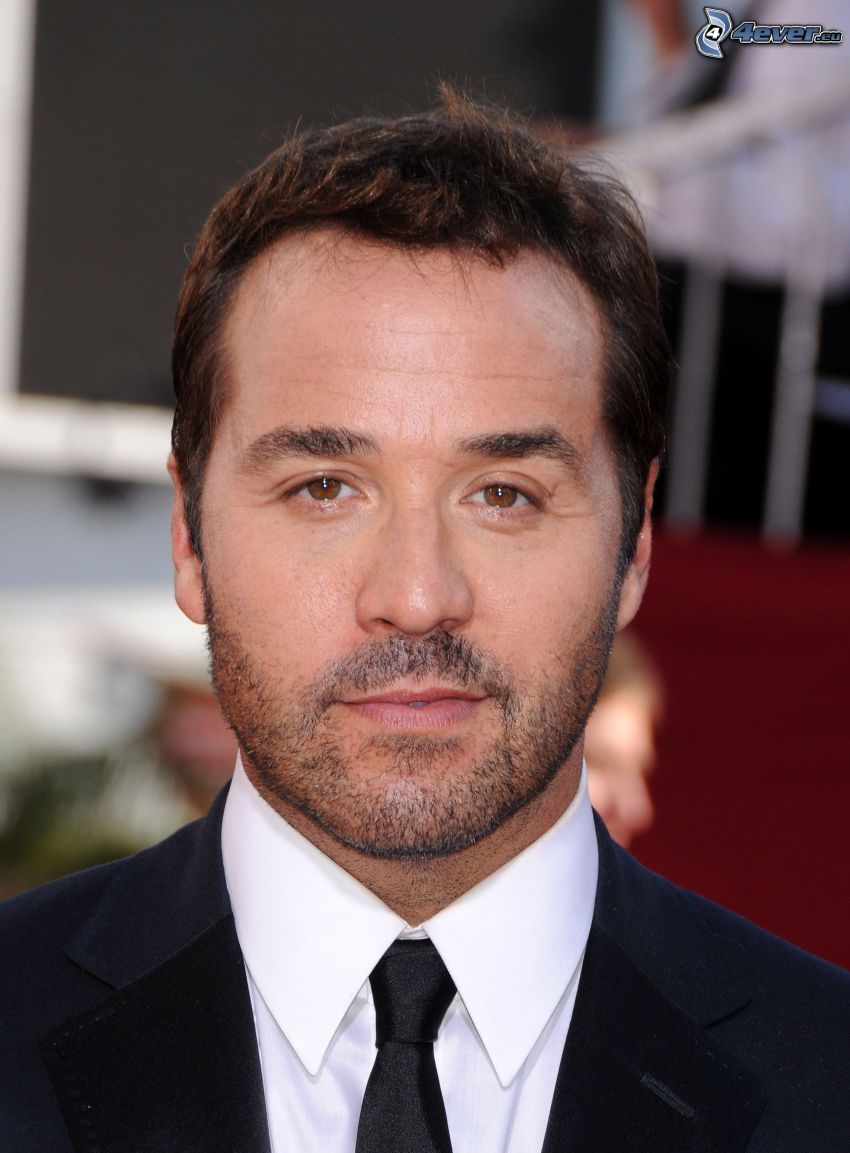Jeremy Piven, man in suit