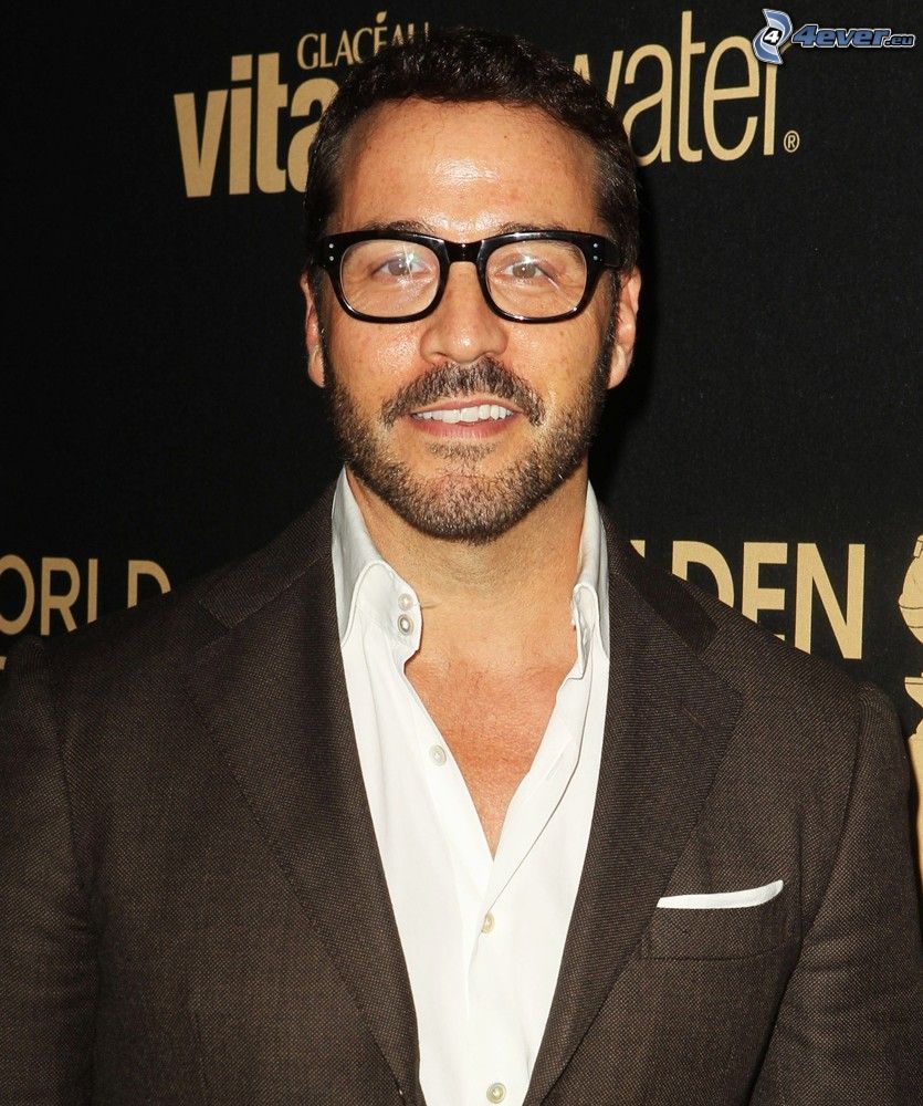 Jeremy Piven, man with glasses, man in suit