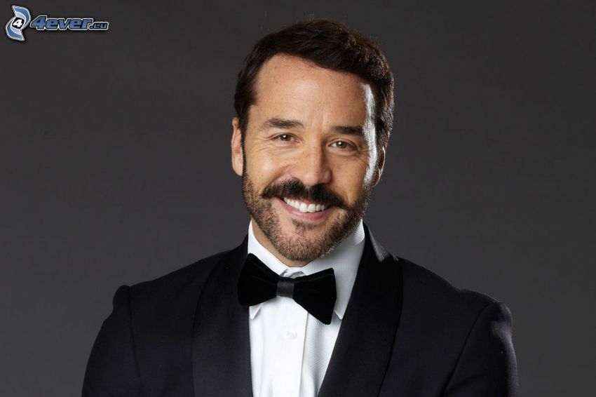Jeremy Piven, smile, man in suit
