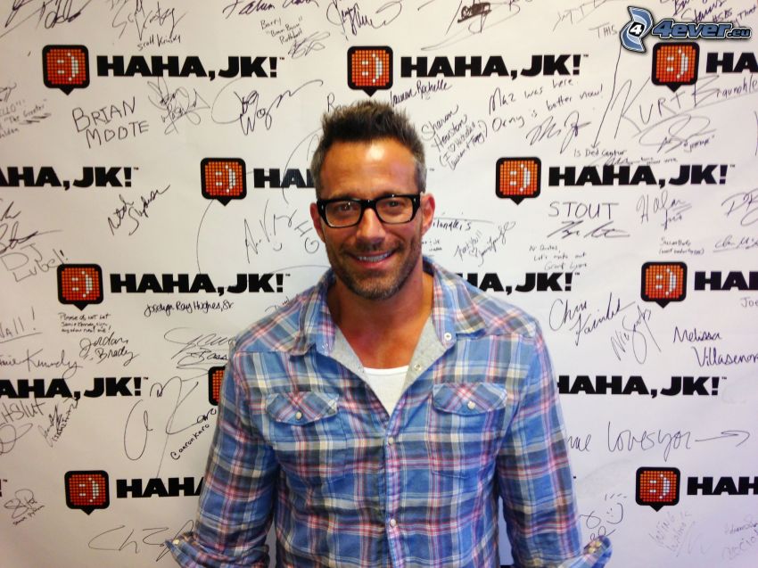 Johnny Messner, man with glasses, smile, signatures