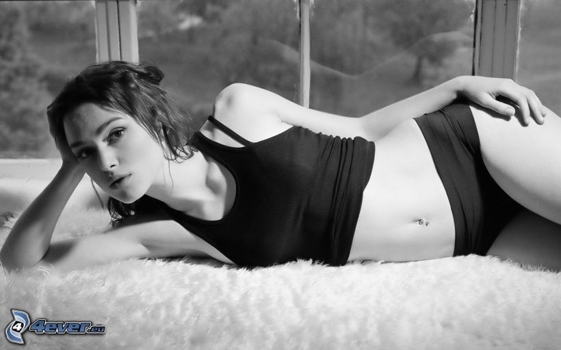 Keira Knightley, black and white photo