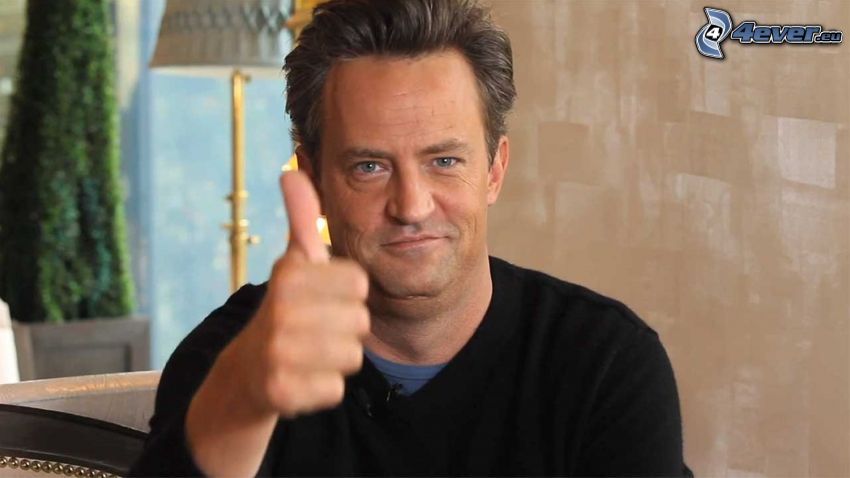 Matthew Perry, thumbs up