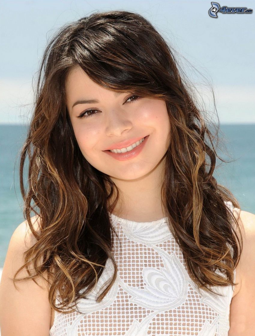 Miranda Cosgrove, smile