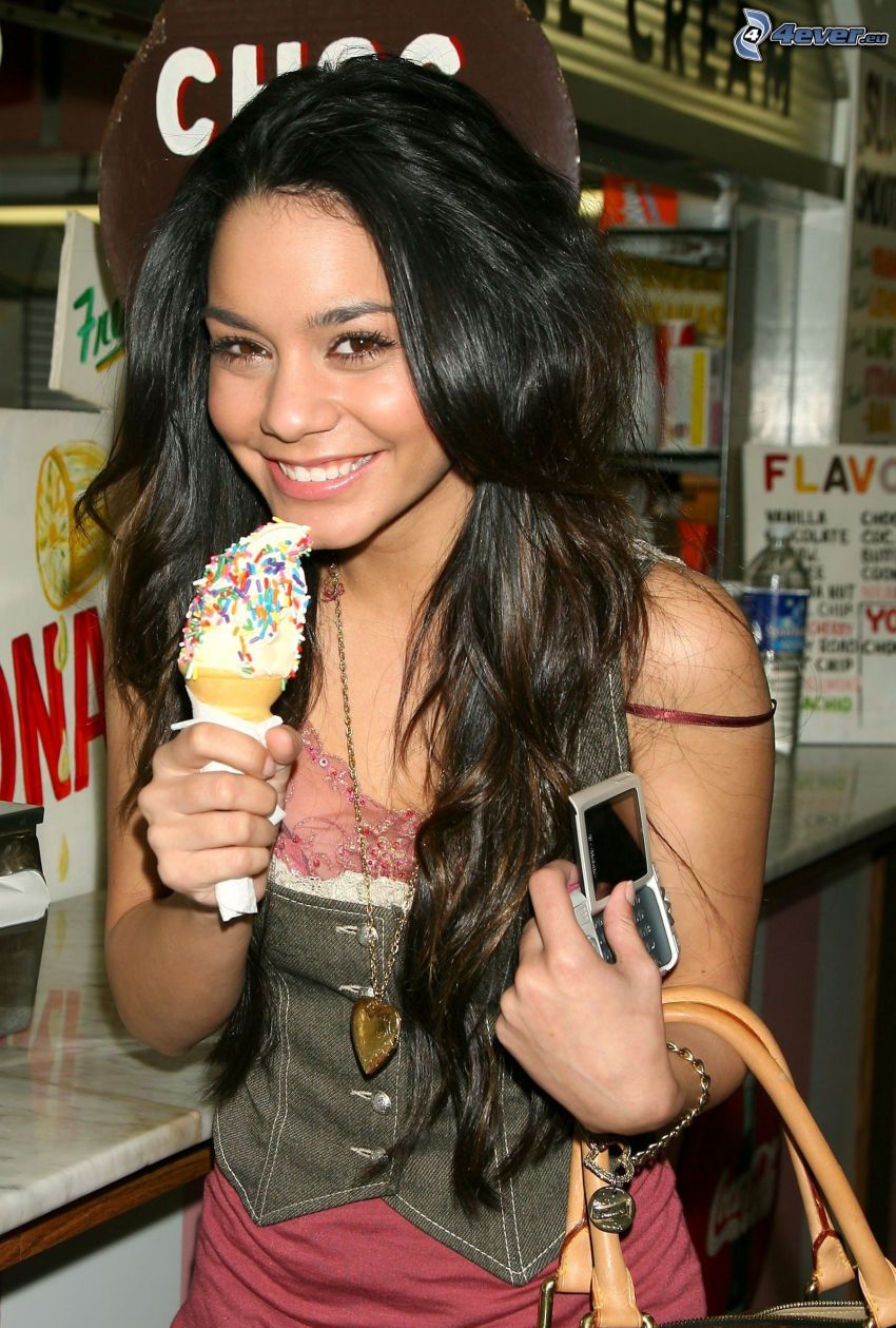 Vanessa Hudgens, ice cream