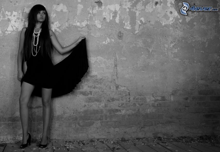 girl at the wall, black dress, pose
