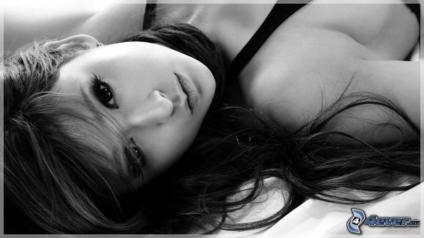 Leah Dizon, black and white photo