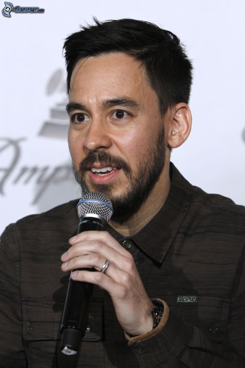 Mike Shinoda, microphone