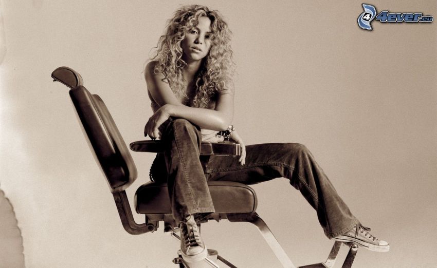 Shakira, chair