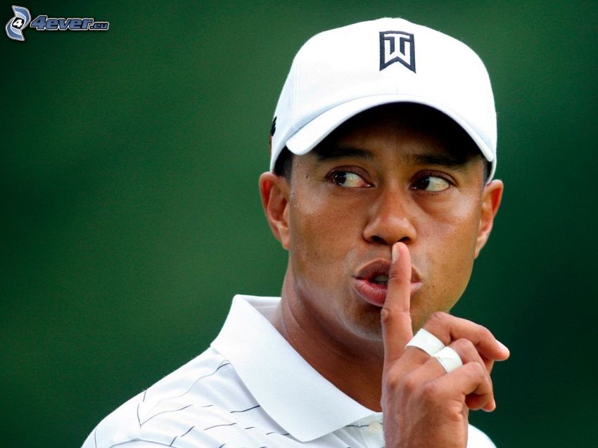 Tiger Woods, silence, gesture