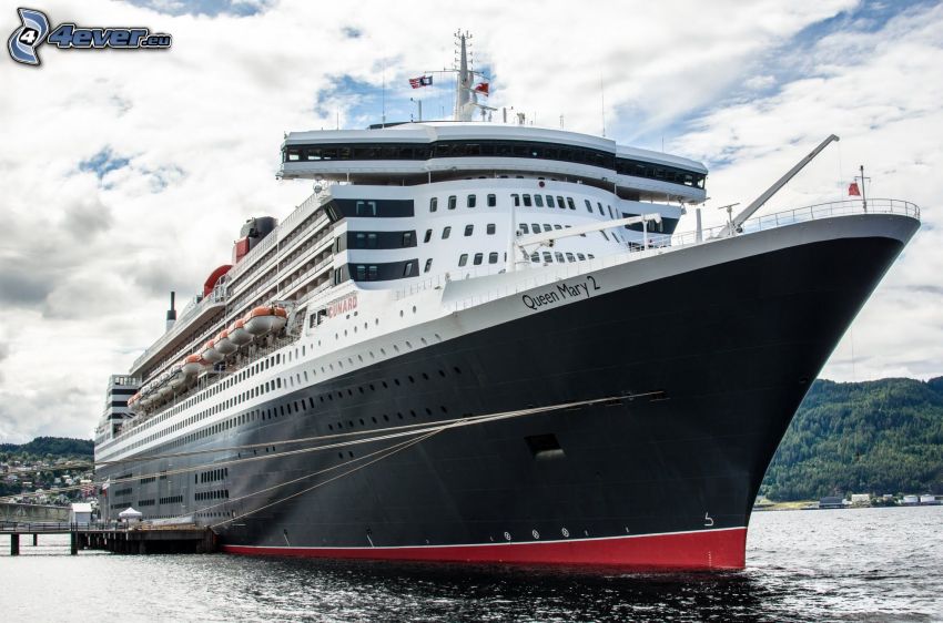 Queen Mary 2, luxury ship