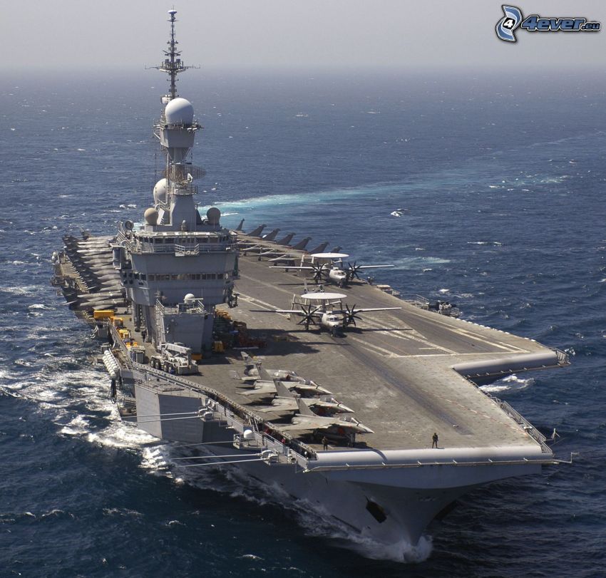 R91 Charles de Gaulle, aircraft carrier, open sea