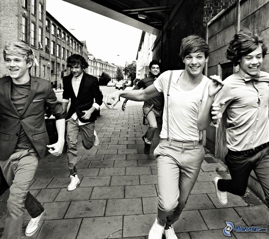 one direction running away from fans